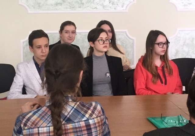 Наймолодші учасники круглого столу - учні шкіл міста Тернополя